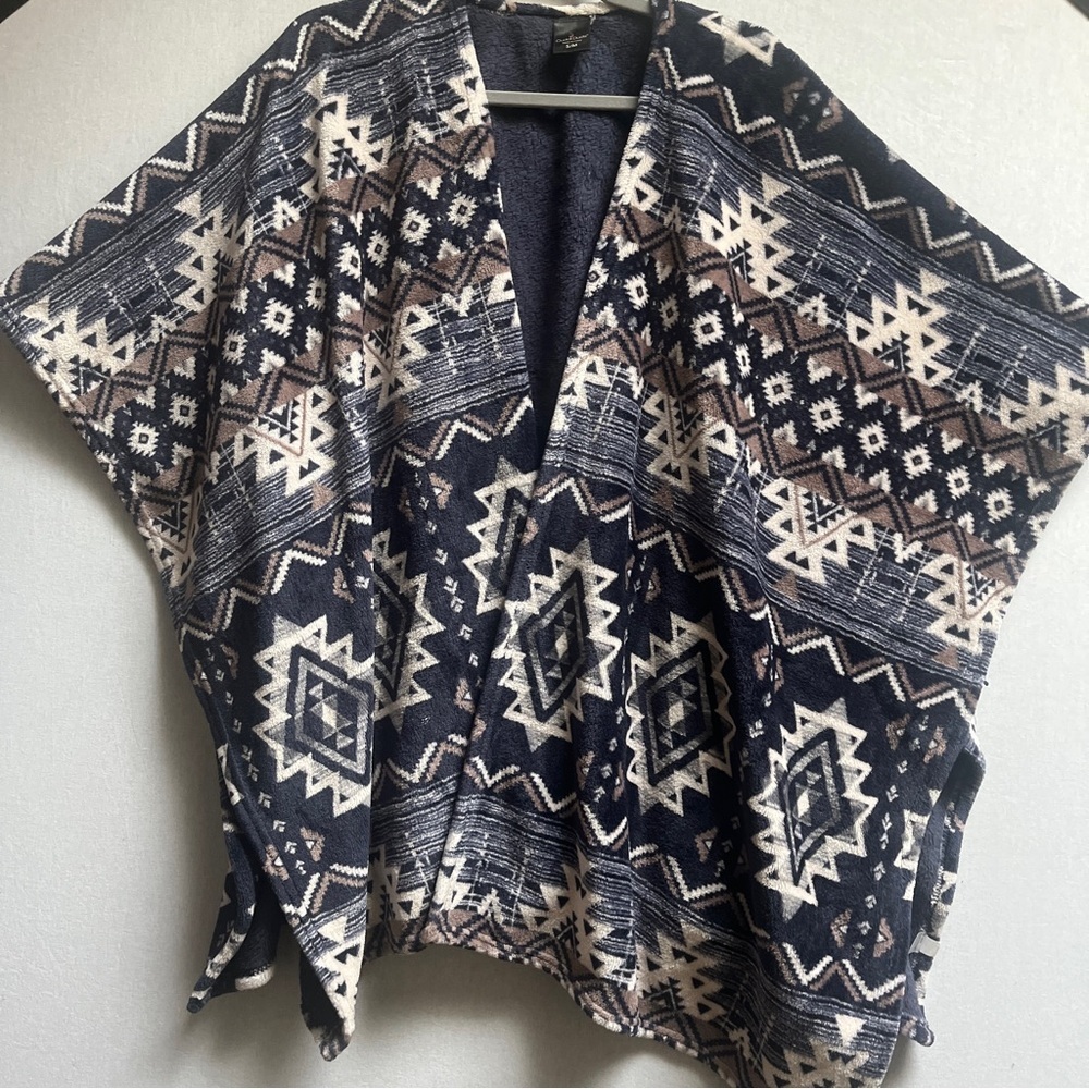 Cuddl Duds Aztec Geometric Plush Fleece Open Front Robe Poncho S/M
